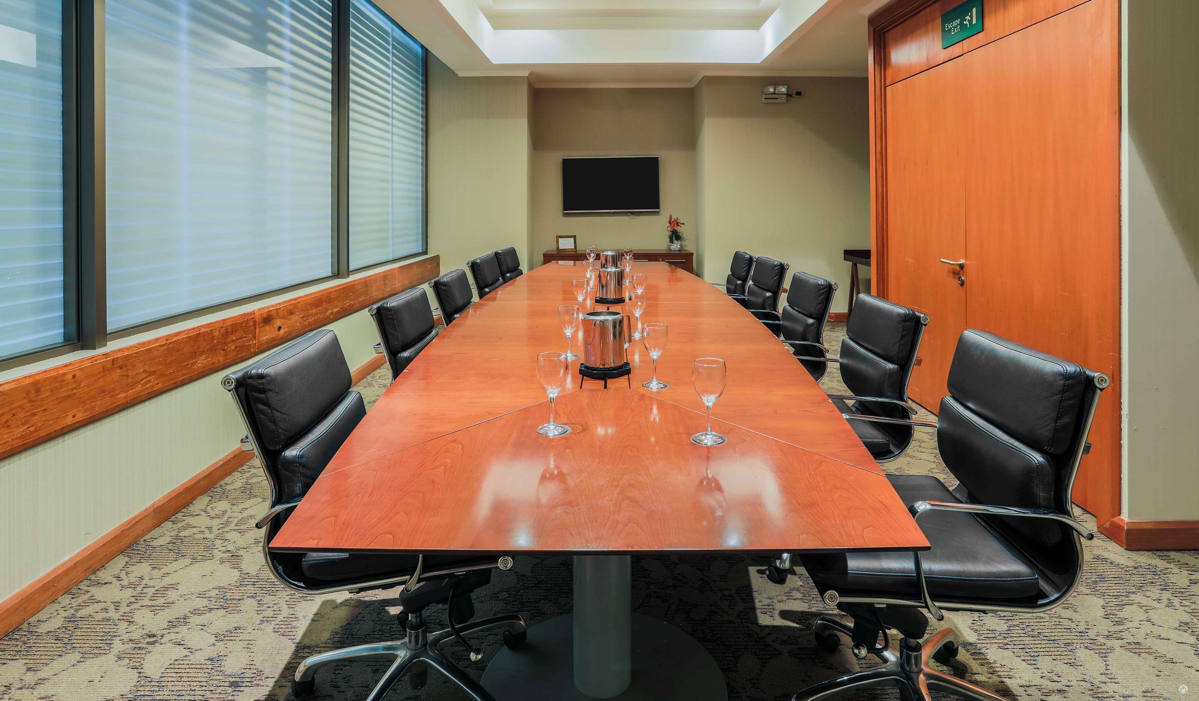 Sonesta Hotel Osorno Exterior photo Boardroom at the Hilton San Francisco Airport