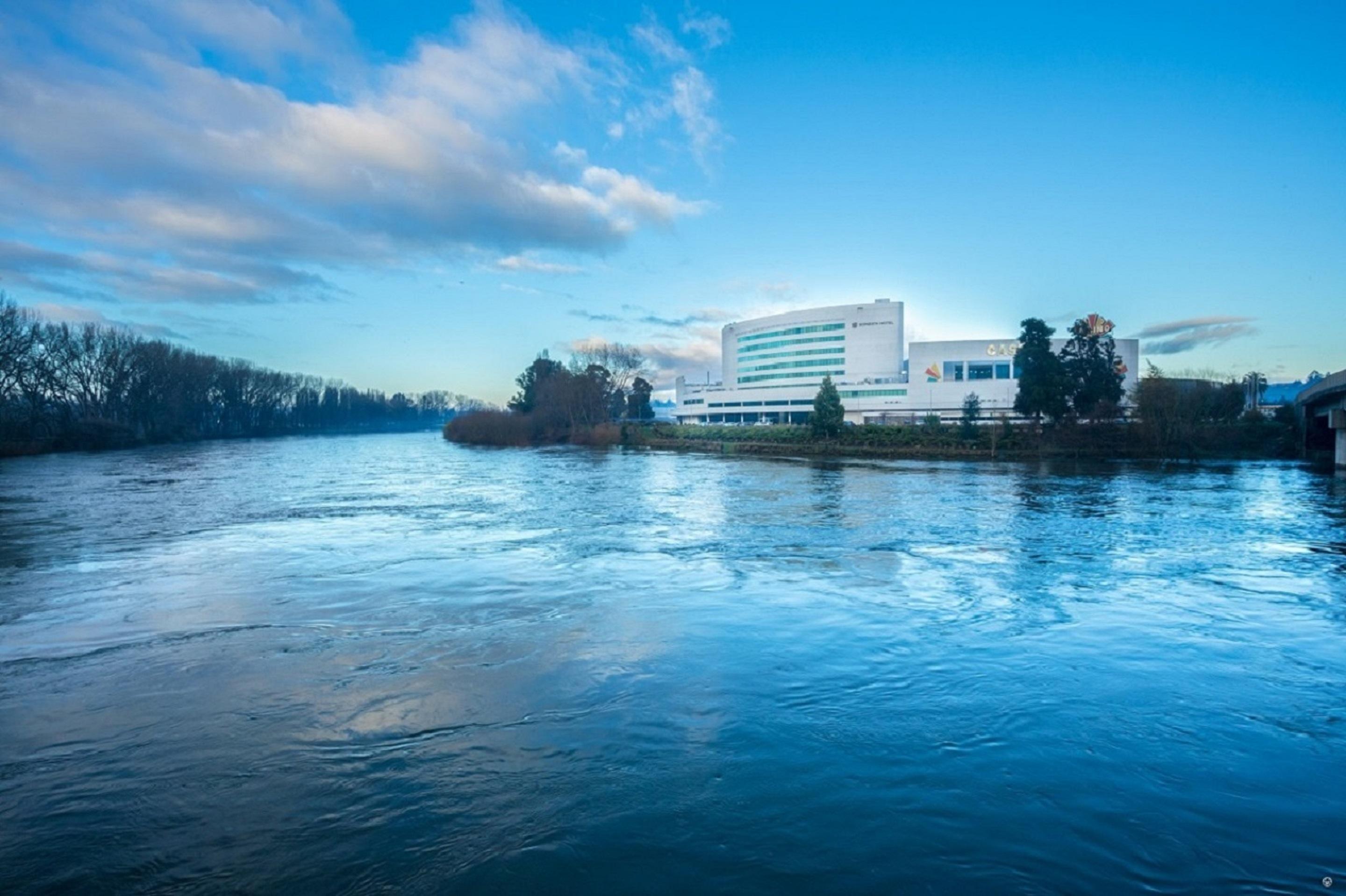Sonesta Hotel Osorno Exterior photo The new hospital building