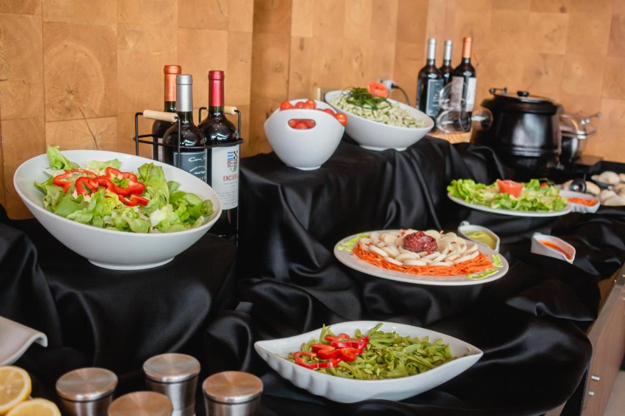 Sonesta Hotel Osorno Exterior photo A salad bar